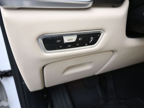 Used 2022 BMW X5 xDrive40i w/ Premium Package AWD/4WD image 13