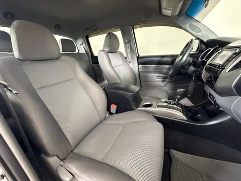Used 2015 Toyota Tacoma 4x4 Double Cab w/ TRD Off-Road Package image 29