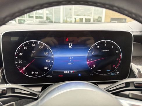 Used 2023 Mercedes-Benz GLC 300 4MATIC image 17