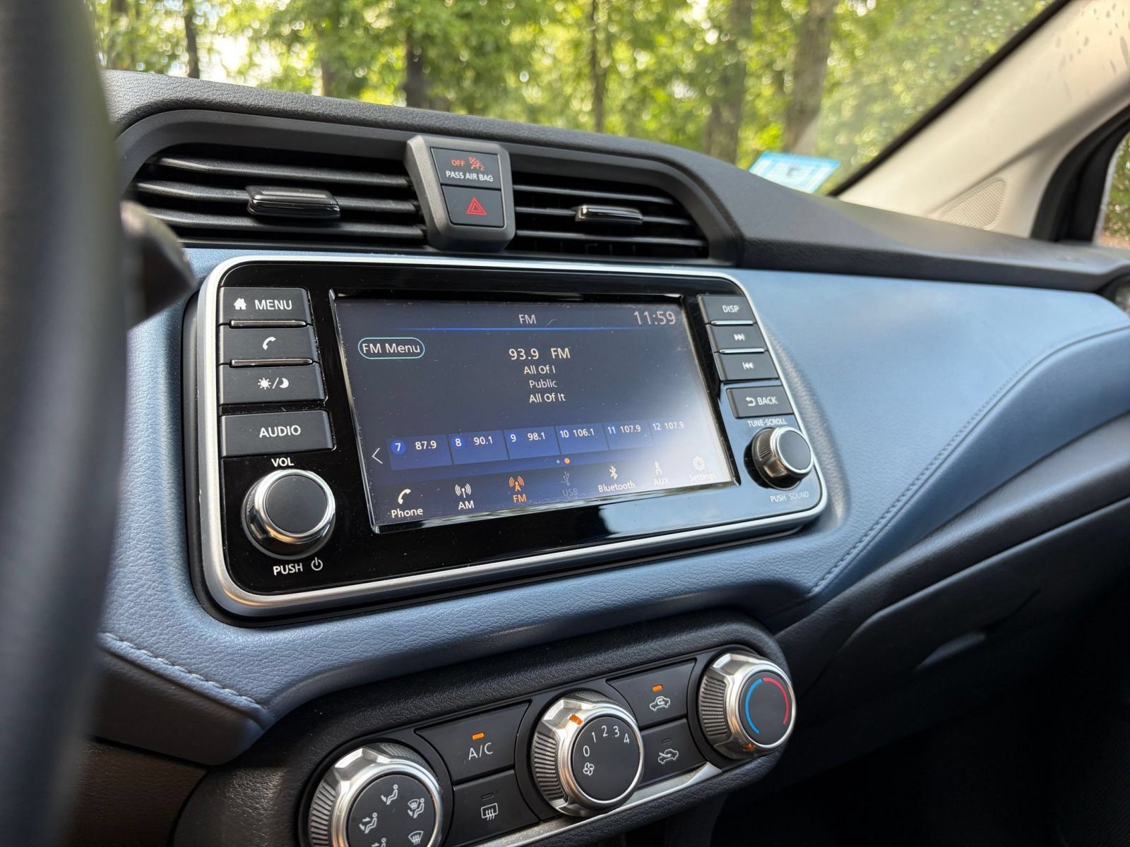 Used 2025 Nissan Versa SV FWD image 19