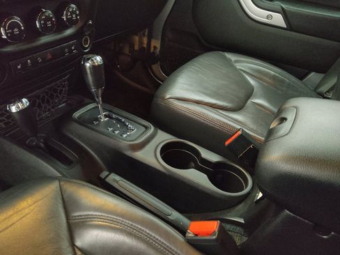 Used 2017 Jeep Wrangler Unlimited Sahara w/ Max Tow Package image 26