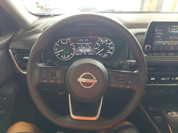 Used 2023 Nissan Rogue SV AWD/4WD image 8