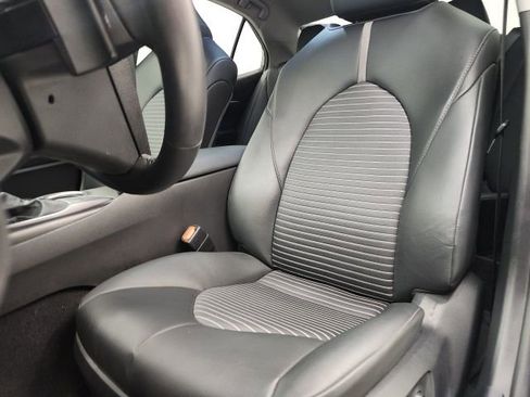 Used 2024 Toyota Camry SE image 13