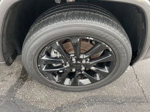 Used 2021 Jeep Grand Cherokee Laredo X image 12