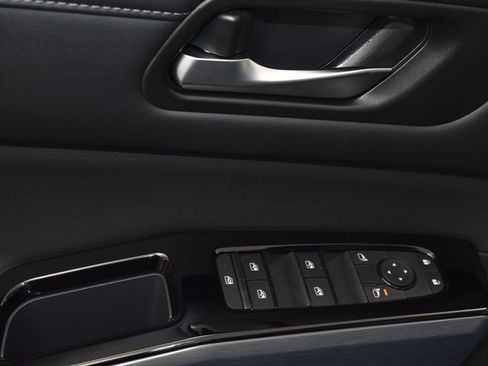 Certified 2025 Nissan Pathfinder SL w/ SL Premium Package image 13