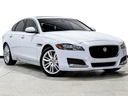 Used 2018 Jaguar XF Portfolio RWD image 4