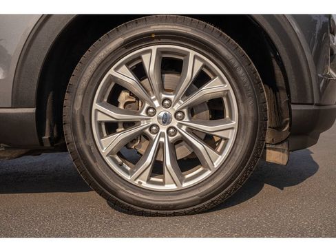 Used 2022 Ford Explorer XLT w/ Equipment Group 202A AWD/4WD image 9