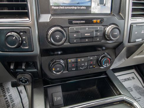 Used 2020 Ford F450 XLT w/ XLT Premium Package AWD/4WD image 12