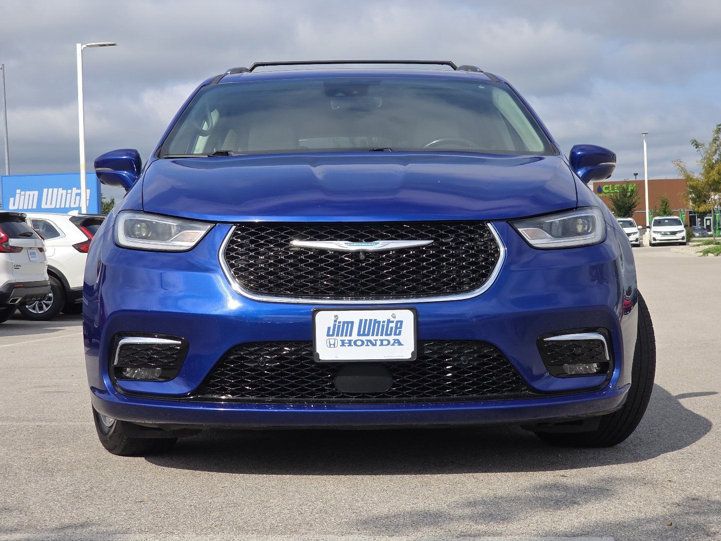 Used 2021 Chrysler Pacifica Touring-L FWD image 9