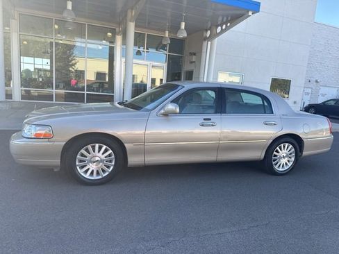 Used 2004 Lincoln Town Car Signature image 10