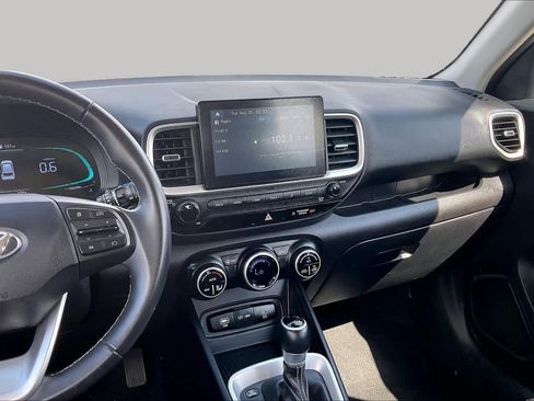 Used 2025 Hyundai Venue SEL FWD image 7