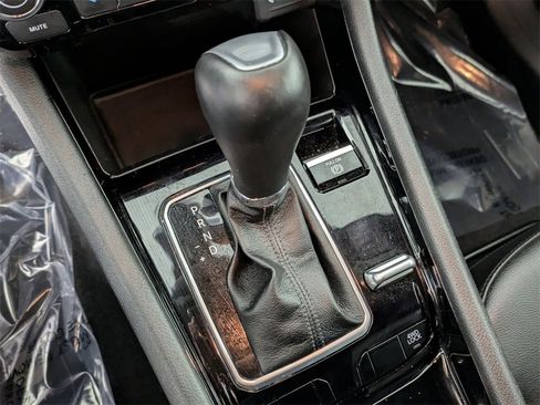 Certified 2025 Jeep Compass Limited image 15