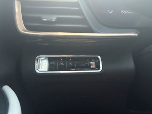 Used 2025 Buick Envision Avenir AWD/4WD image 16
