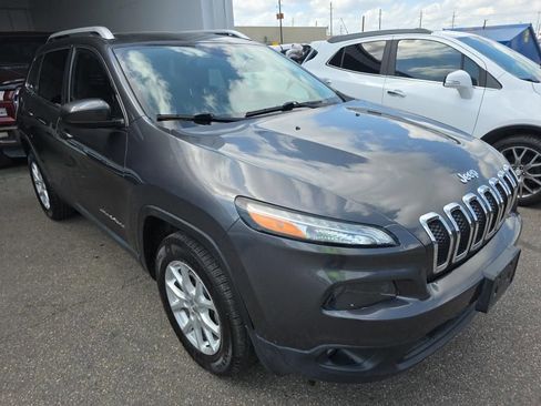 Used 2015 Jeep Cherokee Latitude w/ Cold Weather Group AWD/4WD image 3