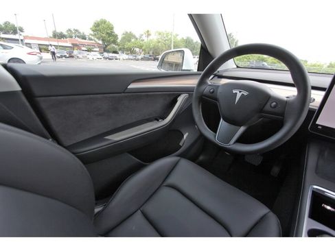 Used 2023 Tesla Model Y Long Range AWD/4WD image 9