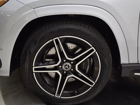 Used 2026 Mercedes-Benz GLS 450 4MATIC image 12