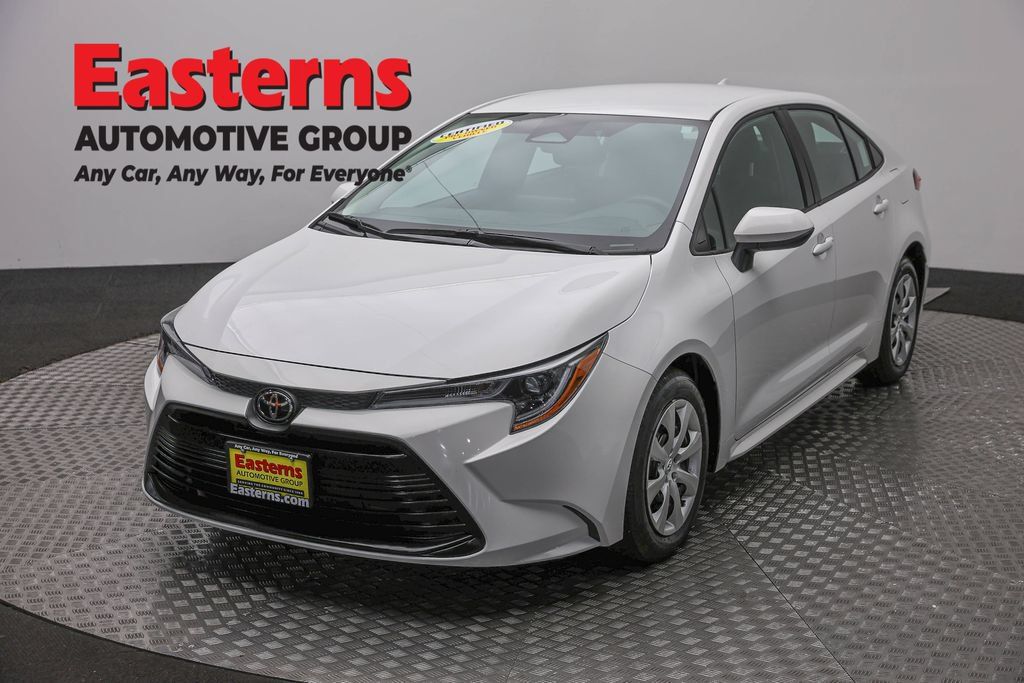 Used 2026 Toyota Corolla LE FWD image 1