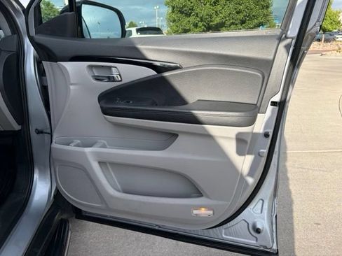 Used 2020 Honda Pilot Touring image 24