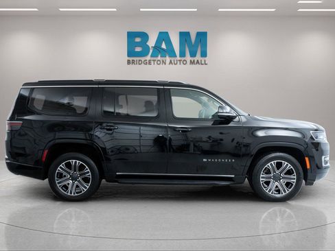 Used 2023 Jeep Wagoneer Series II AWD/4WD image 2