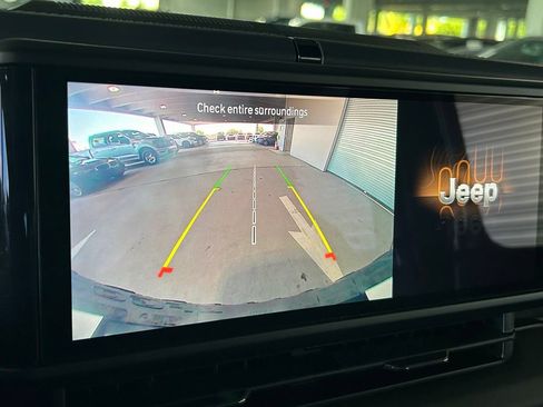 Used 2024 Jeep Wrangler Unlimited Rubicon 4xe AWD/4WD image 23