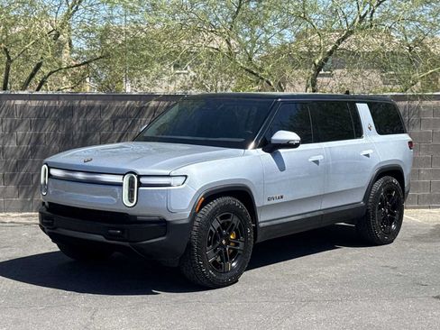 Used 2025 Rivian R1S Premium AWD/4WD image 4