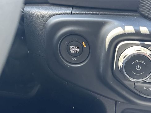 Certified 2023 Jeep Wrangler Unlimited AWD/4WD image 17