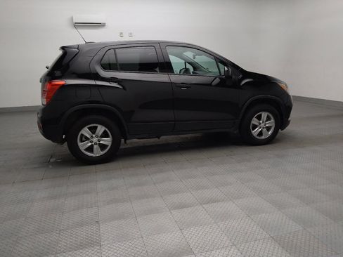 Used 2022 Chevrolet Trax LS w/ Tint and Cruise Package image 10