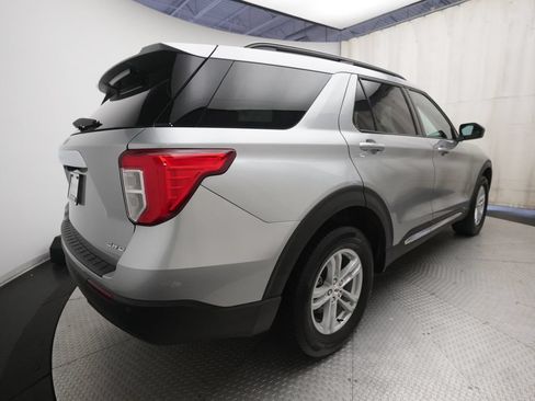 Used 2024 Ford Explorer XLT AWD/4WD image 12