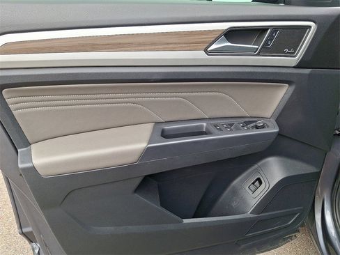 Used 2021 Volkswagen Atlas SEL Premium image 14