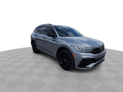 Used 2024 Volkswagen Tiguan SE R-Line FWD image 2