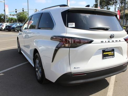 Certified 2026 Toyota Sienna XLE FWD image 25