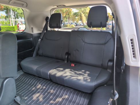 Used 2020 Lexus LX 570 4WD w/ Luxury Package image 32