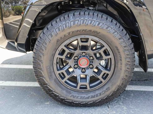 Certified 2024 Toyota 4Runner TRD Off-Road Premium w/ Off Road Premium Plus Package AWD/4WD image 9