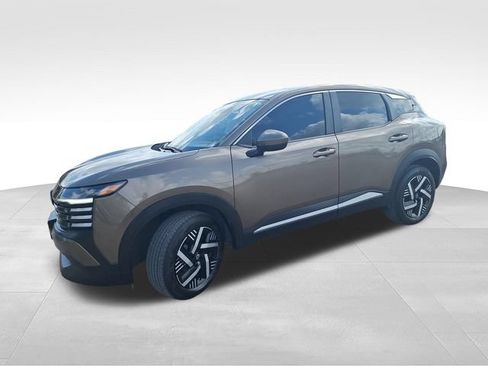 Certified 2025 Nissan Kicks SV w/ Charging Package FWD image 4