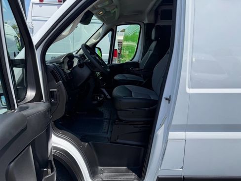 Used 2025 RAM ProMaster 2500 w/ Convenience Group FWD image 16