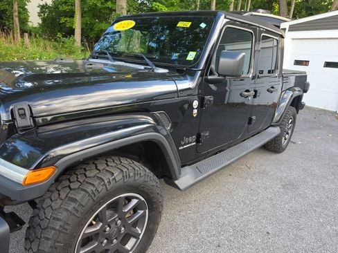 Used 2020 Jeep Gladiator Overland AWD/4WD image 2