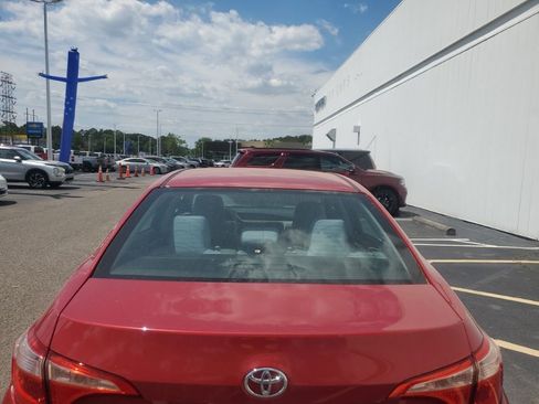 Used 2018 Toyota Corolla LE FWD image 4