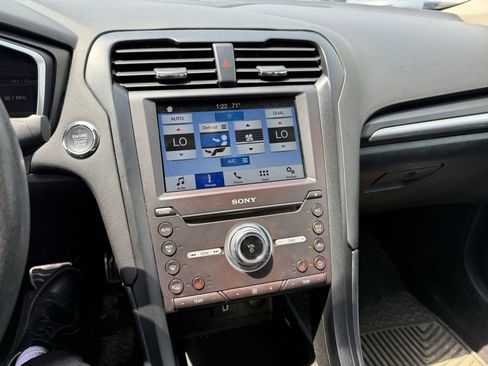 Used 2017 Ford Fusion Titanium FWD image 8