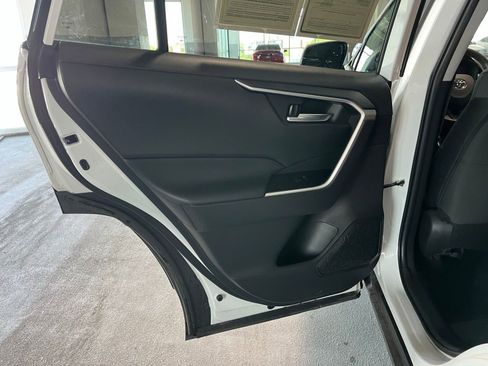 Used 2025 Toyota RAV4 XLE AWD/4WD image 33