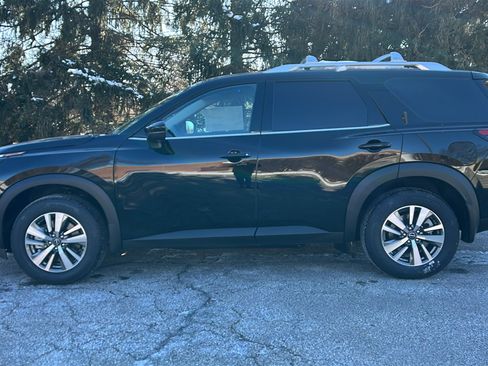 New 2025 Nissan Pathfinder SL w/ Cargo Package image 18