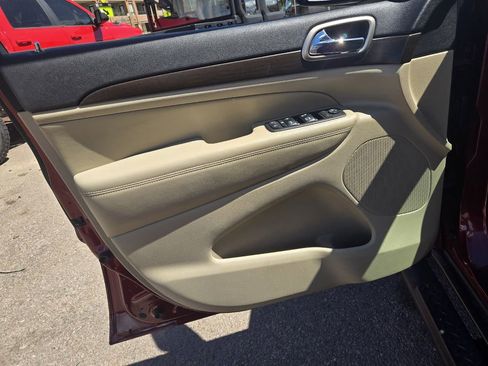 Used 2017 Jeep Grand Cherokee Laredo w/ Quick Order Package 23E image 14