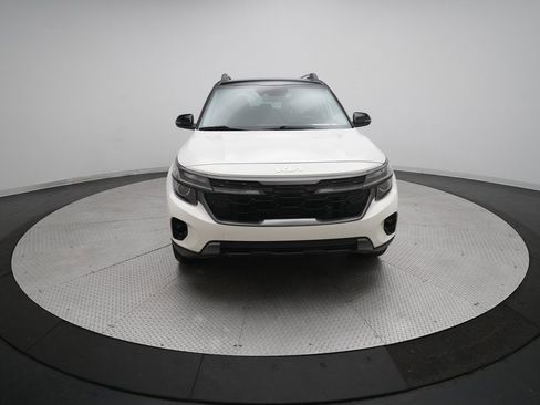 Certified 2024 Kia Seltos X-Line image 11