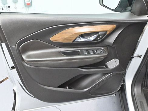 Used 2021 GMC Terrain SLE w/ Elevation Edition FWD image 9