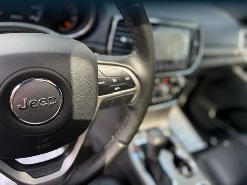 Used 2019 Jeep Grand Cherokee Limited AWD/4WD image 22