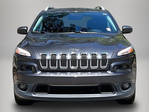 Used 2017 Jeep Cherokee Latitude w/ Comfort/Convenience Group FWD image 3