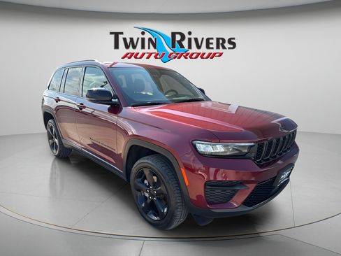 Used 2023 Jeep Grand Cherokee Altitude AWD/4WD image 6