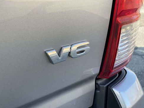 Used 2016 Toyota Tacoma TRD Sport w/ Towing Package image 13