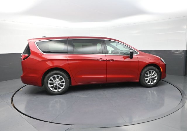 New 2027 Chrysler Pacifica Select AWD/4WD image 9