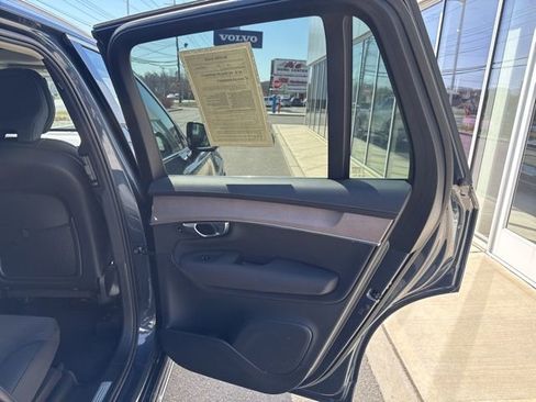 Used 2025 Volvo XC90 B6 Plus image 12