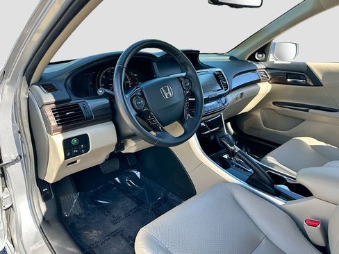 Used 2017 Honda Accord Touring image 9
